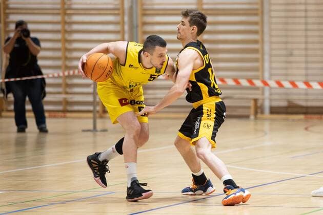 karlo MIksic Kirchheim Knights, 55 Gianni Otto Tigers Tübingen, 10 ¨¨¨Kirchheim Knights Tigers Tübingen, 2 basketball, Bundesliga, Pro A, Barmer 2 basketball, game day 24, season 2020 2021, 05 03 2021, ¨¨ Kirchheim Knights Tigers Tübingen, basketball, 2 Bundesliga, Barmer 2 basketball, game day 24, season 2020 2021, 05 03 2021 Kirchheim Teck. Copyright: xNinaxSander xEibnerxPressefotoxIx EP_NSR