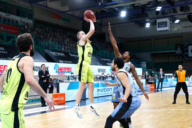 22 Matchday of the easyCredit BBL Basketball Bundesliga on 05 March 2021in the Oberfrankenhalle in Bayreuth Bavaria Germany Season 2020 2021 Medi Bayreuth vs HAKRO Merlins Crailsheim Osvaldas Olisevicius Medi Bayreuth 31 left Haywood Highsmith HAKRO Merlins Crailsheim 7 right