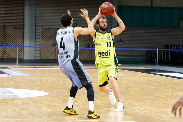 22 Matchday of the easyCredit BBL Basketball Bundesliga on 05 March 2021in the Oberfrankenhalle in Bayreuth Bavaria Germany Season 2020 2021 Medi Bayreuth vs HAKRO Merlins Crailsheim Bastian Doreth Medi Bayreuth 10 right Nimrod Hilliard IV HAKRO Merlins Crailsheim 4 left
