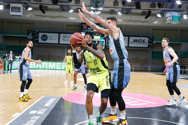 22 Matchday of the easyCredit BBL Basketball Bundesliga on 05 March 2021in the Oberfrankenhalle in Bayreuth Bavaria Germany Season 2020 2021 Medi Bayreuth against HAKRO Merlins Crailsheim Dererk Pardon Medi Bayreuth 0 left Bogdan Radosavljevic HAKRO Merlins Crailsheim 15 right