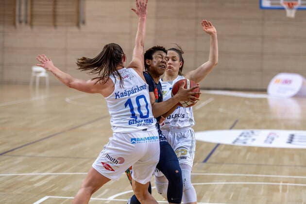 Dominique Toussant Freiburg vs Barbora Kasparkowa 10, GISA Lions SV Halle and Laura Schinkel 07, GISA Lions SV Halle GISA Lions SV Halle vs Eisvögel USC Freiburg Basketball 1 Bundesliga ERDGAS Sportarena Halle Saale 05 03 2021 Photo Holger John Sachsen Anhalt Germany ERDGAS Sportarena Halle Saale