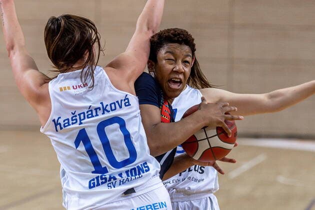 Dominique Toussant Freiburg vs Barbora Kasparkowa 10, GISA Lions SV Halle and Laura Schinkel 07, GISA Lions SV Halle GISA Lions SV Halle vs Eisvögel USC Freiburg Basketball 1 Bundesliga ERDGAS Sportarena Halle Saale 05 03 2021 Photo Holger John Sachsen Anhalt Germany ERDGAS Sportarena Halle Saale