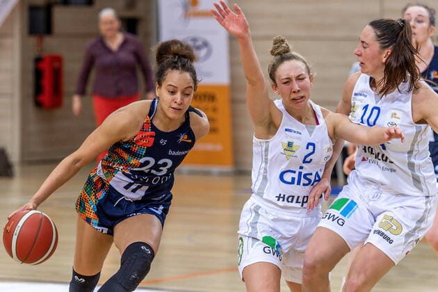 Daneesha Danielle Provo Freiburg vs Darien Huff 02, GISA Lions SV Halle and Barbora Kasparkowa 10, GISA Lions SV Halle GISA Lions SV Halle vs Eisvögel USC Freiburg Basketball 1 Bundesliga ERDGAS Sportarena Halle Saale 05 03 2021 Foto Holger John Sachsen Anhalt Germany ERDGAS Sportarena Halle Saale