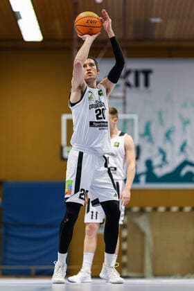05 03 21, Mens, Basketball, 2020 2021 season, 2 Bundesliga, Pro B South, College Wizards FRAPORT SKYLINERS Juniors free throw for Alexander Thompson College Wizards 20 Karlsruhe Institute for Sport and Sport Science IfSS Baden Württemberg Germany