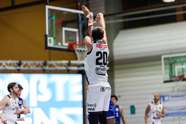 05 03 21, Mens, Basketball, 2020 2021 season, 2 Bundesliga, Pro B South, College Wizards FRAPORT SKYLINERS Juniors Alexander Thompson College Wizards 20 in jump while throwing Karlsruhe Institute for Sport and Sport Science IfSS Baden Württemberg Germany