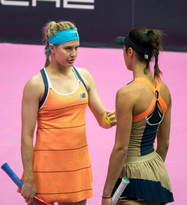 Olga DANILOVIC (SRB) Eugenie BOUCHARD (CAN) en 1 2 finale de l Open 6eme Sens MÃ tropole de Lyon TENNIS : Open 6eme Sens - Palais des sports Lyon - 06 03 2021 SandrineTHESILLAT Panoramic 