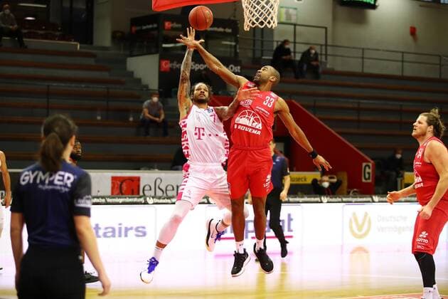 Chris Babb Bonn in duel with Brandon Thomas Giessen Jobstairs Giessen 46ers vs Telekom Baskets Bonn, Basketball, easyCredit BBL, 06 03 2021 Jobstairs Giessen 46ers vs Telekom Baskets Bonn, Basketball, easyCredit BBL, 06 03 2021 Giessen Copyright: xEibner-Pressefotox EP_RWS