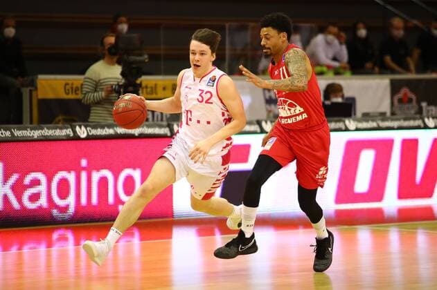 Simonas Lukosius Bonn in a duel with Diante Garrett Giessen Jobstairs Giessen 46ers vs Telekom Baskets Bonn, Basketball, easyCredit BBL, 06 03 2021 Jobstairs Giessen 46ers vs Telekom Baskets Bonn, Basketball, easyCredit BBL, 06 03 2021 Giessen Copyright: xEibner-Pressefotox EP_RWS