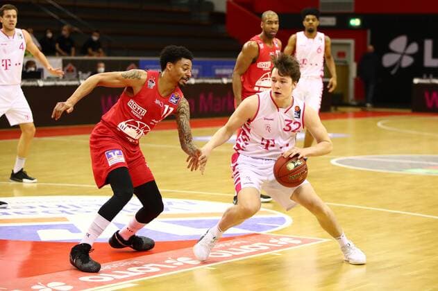 Simonas Lukosius Bonn in a duel with Diante Garrett Giessen Jobstairs Giessen 46ers vs Telekom Baskets Bonn, Basketball, easyCredit BBL, 06 03 2021 Jobstairs Giessen 46ers vs Telekom Baskets Bonn, Basketball, easyCredit BBL, 06 03 2021 Giessen Copyright: xEibner-Pressefotox EP_RWS