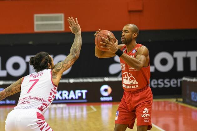 Chris Babb, Brandon Thomas Basketball Bundesliga, basketball season 2020 2021, 22 matchday, Germany, easyCredit BBL, Germany, Giessen 46ers, giessen red, men, jobstairs GIESSEN 46ers Telekom Baskets Bonn, men, Bonn in white