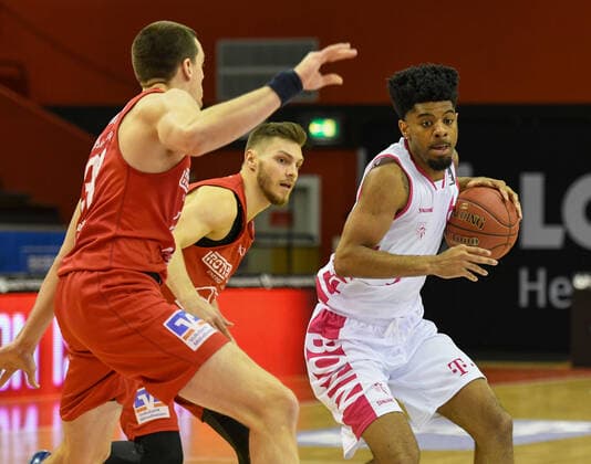 Scotie James JR , Ferdinand Zylka, Jalen Hudson Basketball Bundesliga, basketball season 2020 2021, 22 matchday, Germany, easyCredit BBL, Germany, Giessen 46ers, giessen red, men, jobstairs GIESSEN 46ers Telekom Baskets Bonn, men, Bonn in white