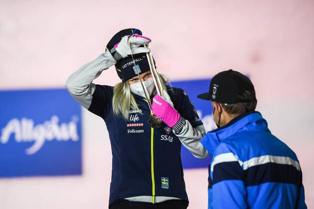 210306 Frida Karlsson of Sweden receives her bronze medal at a medal ceremony for the Women s Cross Country Skiing 30 km Classic Technique during the FIS Nordic Ski World Championships on March 6, 2021 in Oberstdorf Photo Johanna Lundberg BILDBYRAN kod JL JL0102 skidor cross country skiing langrenn fis nordic world ski championships vm ski vm skid vm medaljceremoni medal ceremony 10 bbeng sverige,  Copyright: JOHANNAxLUNDBERG BB210306JL174