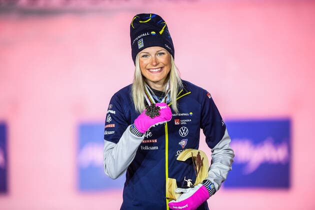 210306 Frida Karlsson of Sweden celebrates with her bronze medal at a medal ceremony for the Women s Cross Country Skiing 30 km Classic Technique during the FIS Nordic Ski World Championships on March 6, 2021 in Oberstdorf Photo Johanna Lundberg BILDBYRAN kod JL JL0102 skidor cross country skiing langrenn fis nordic world ski championships vm ski vm skid vm medaljceremoni medal ceremony 10 bbeng jubel celebration sverige,  Copyright: JOHANNAxLUNDBERG BB210306JL179