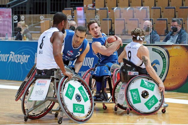 06 03 2021, xovx, Wheelchair Basketball 1 Bundesliga, RSV Lahn Dill RSB Thuringia Bulls v l Brian Bell RSV Lahn Dill , Vahid Gholamazad RSB Thuringa Bulls , Jens Albrecht RSB Thuringa Bulls , Christopher Huber RSV Lahn Dill Wetzlar Rittal Arena Hessen Germany DE