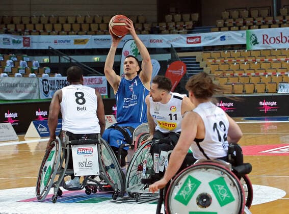 06 03 2021, xovx, Wheelchair Basketball 1 Bundesliga, RSV Lahn Dill RSB Thuringia Bulls v l Brian Bell RSV Lahn Dill , Hubert Hager RSB Thuringa Bulls , Steve Serio RSV Lahn Dill , Annabel Breuer RSV Lahn Dill Wetzlar Rittal Arena Hessen Germany EN
