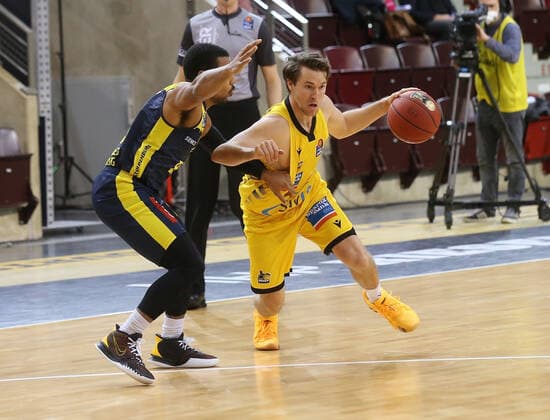 V li Phil Pressey Oldenbg , Jordan Hulls Riesen MHP Riesen Ludwigsburg vs Baskets Oldenburg Basketball Bundesliga 2020 2021 Ludwigsburg , GER, 09 01 2021,