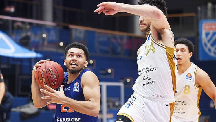 Basketball 1 Bundesliga, season 2020 2021, 22 matchday, Syntainics MBC Weissenfels vs Basketball Löwen Braunschweig 06 02 2021 Duel for the ball between Quinton Hooker MBC Weissenfels, back number 21 left and Gavin Schilling Center Braunschweig, back number 34 right during the match MBC Weissenfels vs Braunschweig 06 03 2021 Weissenfels Saxony Anhalt Germany Stadthalle Weissenfels