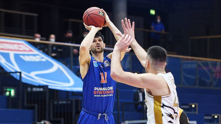 Basketball 1 Bundesliga, season 2020 2021, 22 matchday, Syntainics MBC Weissenfels vs Basketball Löwen Braunschweig 06 02 2021 Aleksandar Marelja MBC Weissenfels, back number 17 throwing against Benedikt Turudic Forward Braunschweig, back number 44 during the match MBC Weissenfels vs Braunschweig 06 03 2021 Weissenfels Saxony Anhalt Germany Stadthalle Weissenfels