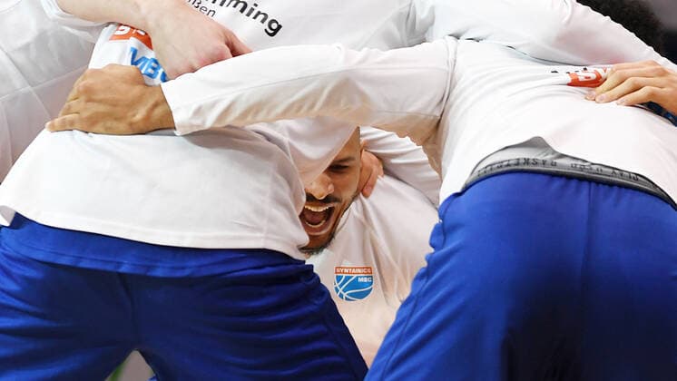 Basketball 1 Bundesliga, season 2020 2021, 22 matchday, Syntainics MBC Weissenfels vs Basketball Löwen Braunschweig 06 02 2021 Players circle with a cheering Sergio Kerusch MBC Weissenfels, back number 7 during the match MBC Weissenfels vs Braunschweig 06 03 2021 Weissenfels Saxony Anhalt Germany Stadthalle Weissenfels