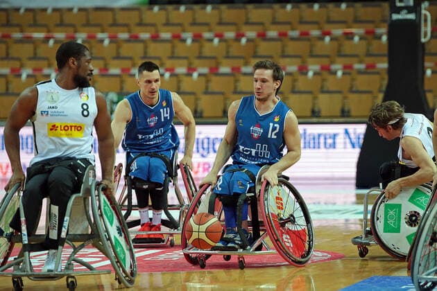 06 03 2021, xovx, Wheelchair Basketball 1 Bundesliga, RSV Lahn Dill RSB Thuringia Bulls v l Brian Bell RSV Lahn Dill , Aliaksandr Halouski RSB Thuringa Bulls , Jens Albrecht RSB Thuringa Bulls , Christopher Huber RSV Lahn Dill Wetzlar Rittal Arena Hessen Germany EN