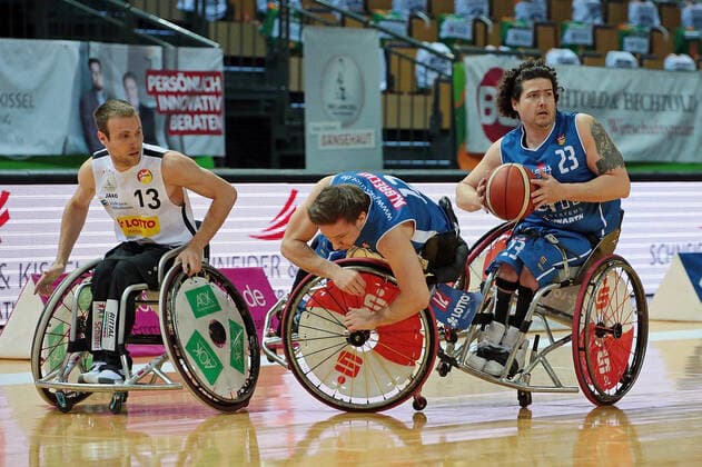 06 03 2021, xovx, Wheelchair Basketball 1 Bundesliga, RSV Lahn Dill RSB Thuringia Bulls v l Thomas Böhme RSV Lahn Dill , Jens Albrecht RSB Thuringa Bulls , Ian Pierson RSB Thuringa Bulls Wetzlar Rittal Arena Hessen Germany EN