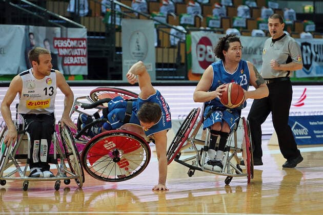 06 03 2021, xovx, Wheelchair Basketball 1 Bundesliga, RSV Lahn Dill RSB Thuringia Bulls v l Thomas Böhme RSV Lahn Dill , Jens Albrecht RSB Thuringa Bulls , Ian Pierson RSB Thuringa Bulls Wetzlar Rittal Arena Hessen Germany EN