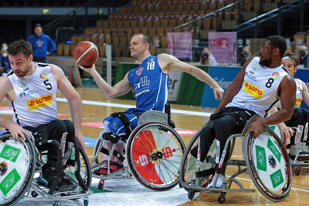 06 03 2021, xovx, Wheelchair Basketball 1 Bundesliga, RSV Lahn Dill RSB Thuringia Bulls v l Simon Brown RSV Lahn Dill , Andre Bienek RSB Thuringa Bulls , Brian Bell RSV Lahn Dill , Christopher Huber RSV Lahn Dill Wetzlar Rittal Arena Hessen Germany EN