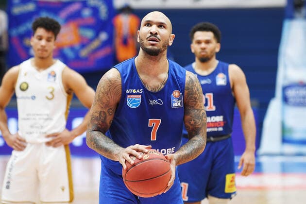 Basketball 1 Bundesliga, season 2020 2021, 22 matchday, Syntainics MBC Weissenfels vs Basketball Löwen Braunschweig 06 02 2021 Sergio Kerusch MBC Weissenfels, back number 7 during the free throw at the game MBC Weissenfels vs Braunschweig 06 03 2021 Weissenfels Saxony Anhalt Germany Stadthalle Weissenfels