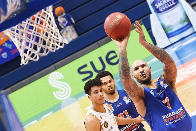 Basketball 1 Bundesliga, season 2020 2021, 22 matchday, Syntainics MBC Weissenfels vs Basketball Löwen Braunschweig 06 02 2021 Sergio Kerusch MBC Weissenfels, back number 7 during the free throw at the game MBC Weissenfels vs Braunschweig 06 03 2021 Weissenfels Saxony Anhalt Germany Stadthalle Weissenfels