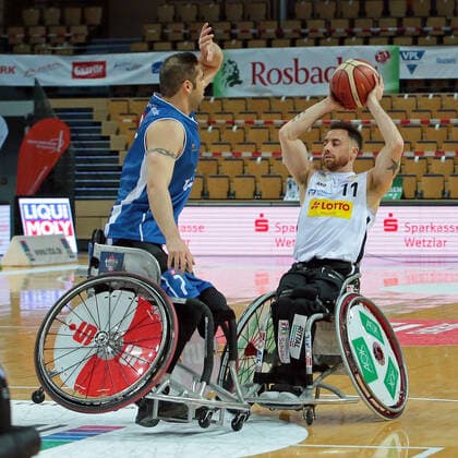 06 03 2021, xovx, Wheelchair Basketball 1 Bundesliga, RSV Lahn Dill RSB Thuringia Bulls v l Vahid Gholamazad RSB Thuringa Bulls , Steve Serio RSV Lahn Dill Wetzlar Rittal Arena Hesse Germany EN