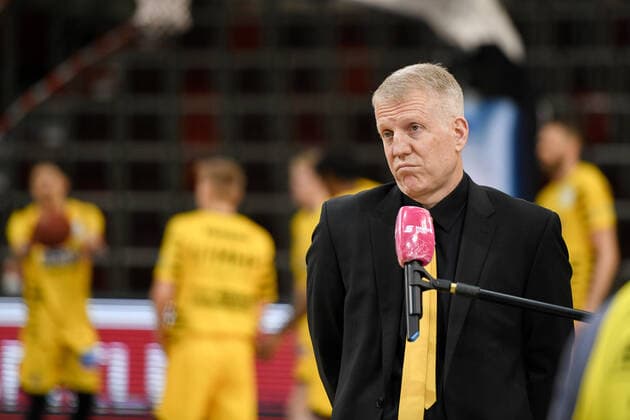 John Patrick MHP Riesen Ludwigsburg looks skeptical during Magenta Sport pre-match interview, GER, MHP Riesen Ludwigsburg vs EWE Baskets Oldenburg, 06 03 2021, 22 matchday easycredit Basketball Bundesliga, season 2020 2021 GER, MHP Riesen Ludwigsburg vs EWE Baskets Oldenburg, 06 03 2021, 22 matchday easycredit Basketball Bundesliga, season 2020 2021 Ludwigsburg Copyright: xEibnerxPressefoto MichaelxMemmlerx EP_MMR