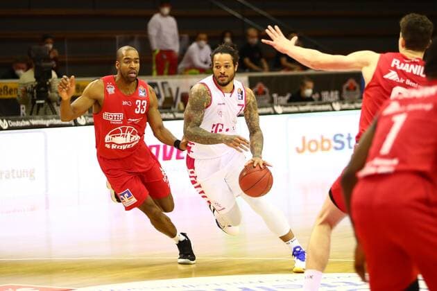 Chris Babb Bonn in running duel with Brandon Thomas Giessen Jobstairs Giessen 46ers vs Telekom Baskets Bonn, Basketball, easyCredit BBL, 06 03 2021 Jobstairs Giessen 46ers vs Telekom Baskets Bonn, Basketball, easyCredit BBL, 06 03 2021 Giessen Copyright: xEibner-Pressefotox EP_RWS