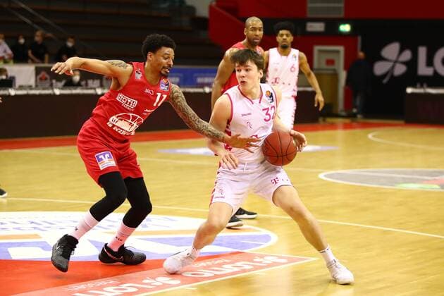 Simonas Lukosius Bonn in a duel with Diante Garrett Giessen Jobstairs Giessen 46ers vs Telekom Baskets Bonn, Basketball, easyCredit BBL, 06 03 2021 Jobstairs Giessen 46ers vs Telekom Baskets Bonn, Basketball, easyCredit BBL, 06 03 2021 Giessen Copyright: xEibner-Pressefotox EP_RWS