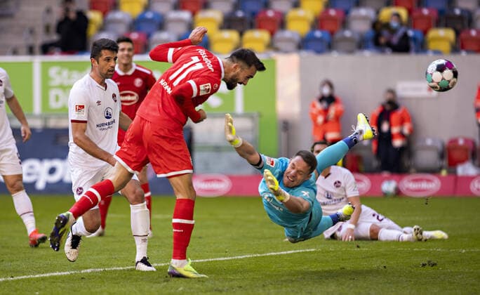 Sport Bilder des Tages Kenan Karaman (F95) trifft hier gegen Torwart Christian Mathenia (FCN) nur den Pfosten Fortuna Düsseldorf - 1. FC Nürnberg 07.03.2021, Fussball, 1. Bundesliga, Saison 2020 21 Foto: Moritz Müller *** Kenan Karaman F95 hits here against goalkeeper Christian Mathenia FCN only the post Fortuna Düsseldorf 1 FC Nuremberg 07 03 2021, Football, 1 Bundesliga, Season 2020 21 Photo Moritz Müller Moritz Mueller