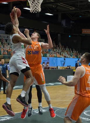 GER, Basketball, RASTA Vechta vs FC Bayern Munich 07 03 2021, RASTA Dome, Vechta, GER, easy Credit BBL, RASTA Vechta vs FC Bayern Munich, in picture Björn Bjoern ROHWER Rasta Vechta 22 Jason GEORGE FC Bayern Munich 1 nordphotoxRojahn nph00310