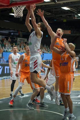 GER, Basketball, RASTA Vechta vs FC Bayern Munich 07 03 2021, RASTA Dome, Vechta, GER, easy Credit BBL, RASTA Vechta vs FC Bayern Munich, in the picture Vladimir LUCIC FC Bayern Munich 11 Robin CHRISTEN Rasta Vechta 33 Stefan PENO Rasta Vechta 4 nordphotoxRojahn nph00310