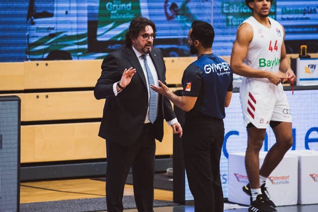 easyCredit BBL 22 Matchday RASTA Vechta vs FC Bayern Muenchen Basketball, 07 03 2021 Andrea Trinchieri FC Bayern Muenchen Basketball, Head Coach easyCredit BBL 22 Matchday RASTA Vechta vs FC Bayern Muenchen Basketball on 07 03 2021 in Vechta RASTA Dome , Germany, Copyright: xBEAUTIFULxSPORTS Neddermannx