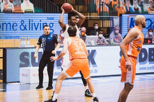 easyCredit BBL 22 Matchday RASTA Vechta vs FC Bayern Muenchen Basketball, 07 03 2021 JaJuan Johnson FC Bayern Muenchen Basketball, 25 , Jesse Johannes Hunt RASTA Vechta, 34 easyCredit BBL 22 Matchday RASTA Vechta vs FC Bayern Muenchen Basketball on 07 03 2021 in Vechta RASTA Dome , Germany, Copyright: xBEAUTIFULxSPORTS Neddermannx