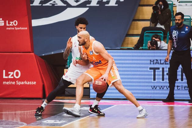 easyCredit BBL 22 Matchday RASTA Vechta vs FC Bayern Muenchen Basketball, 07 03 2021 Nick Weiler Babb FC Bayern Muenchen Basketball, 0 , Stefan Peno RASTA Vechta, 4 easyCredit BBL 22 Matchday RASTA Vechta vs FC Bayern Muenchen Basketball on 07 03 2021 in Vechta RASTA Dome , Germany, Copyright: xBEAUTIFULxSPORTS Neddermannx