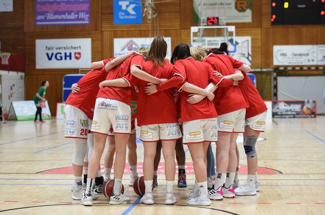 Basketball Toyota 1 DBBL, 21 Matchday, GiroLive Panthers Osnabrueck vs Rutronik Stars Keltern on 07 03 2021 at OSC Halle in Osnabrueck Players of GiroLive Panthers Osnabrueck form a team circle Osnabrueck OSC Halle Lower Saxony Germany