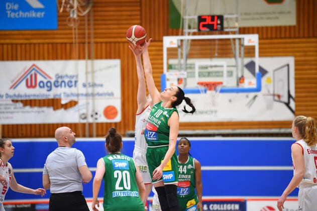 Basketball Toyota 1 DBBL, 21 Matchday, GiroLive Panthers Osnabrueck vs Rutronik Stars Keltern on 07 03 2021 in the OSC Hall in Osnabrueck Frieda Buehner GiroLive Panthers Osnabrueck and Andrijana Cvitkovic Rutronik Stars Keltern in the duel Osnabrueck OSC Hall Lower Saxony Germany