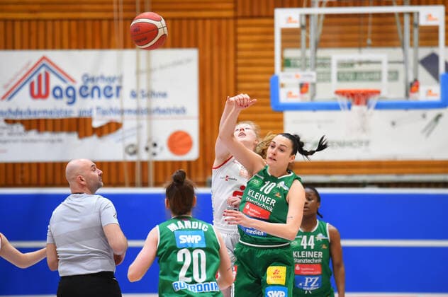 Basketball Toyota 1 DBBL, 21 Matchday, GiroLive Panthers Osnabrueck vs Rutronik Stars Keltern on 07 03 2021 in the OSC Hall in Osnabrueck Frieda Buehner GiroLive Panthers Osnabrueck and Andrijana Cvitkovic Rutronik Stars Keltern in the duel Osnabrueck OSC Hall Lower Saxony Germany