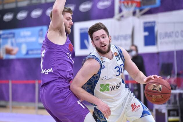 Jon Axel Gudmundsson Skyliners Frankfurt on the ball , Mathis Moenninghoff BG Goettingen L , Basketball, Bundesliga, BBL, BG Goettingen Skyliners Frankfurt, 07 03 2021, BG Goettingen Skyliners Frankfurt, Basketball, Bundesliga, GER, BBL, 07 03 2021 Goettingen Copyright: xEibner-Pressefotox-xRolandxSippelx