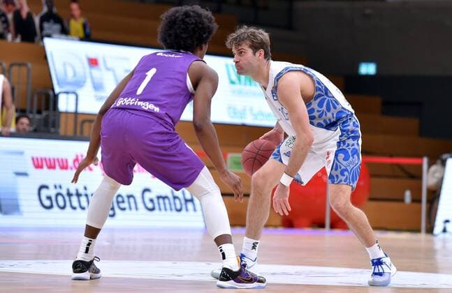Joe Rahon Skyliners Frankfurt on the ball and Dieshuan Booker BG Goettingen , Basketball, Bundesliga, BBL, BG Goettingen Skyliners Frankfurt, 07 03 2021, BG Goettingen Skyliners Frankfurt, Basketball, Bundesliga, GER, BBL, 07 03 2021 Goettingen Copyright: xEibner-Pressefotox-xRolandxSippelx