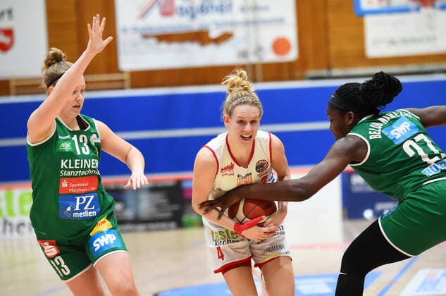 Basketball Toyota 1 DBBL, 21 matchday, GiroLive Panthers Osnabrück vs Rutronik Stars Keltern on 07 03 2021 at OSC Halle in Osnabrueck Janne Pulk Rutronik Stars Keltern , Melina Knopp GiroLive Panthers Osnabrueck and Harriet Belobi Nawezhi Rutronik Stars Keltern in duel Osnabrueck OSC Halle Lower Saxony Germany