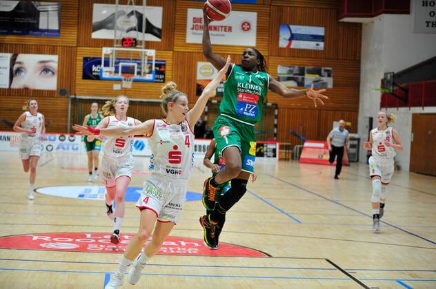 Basketball DBBL 21 Matchday GiroLive Panthers Osnabrück Rutronik Stars Keltern on 07 03 2021 in the OSC Hall in Osnabrück Melli Knopp C Osnabrück in a duel with Krystal Vaughn Keltern BK