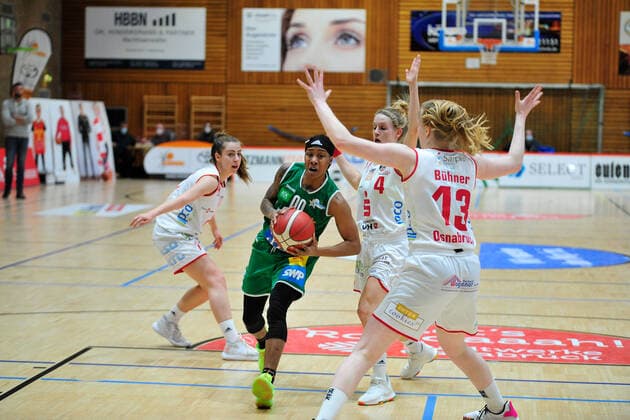 Basketball DBBL 21 Matchday GiroLive Panthers Osnabrück Rutronik Stars Keltern on 07 03 2021 in the OSC Hall in Osnabrück Melli Knopp C Osnabrück in a duel with Jasmine Monique Thomas Keltern BK