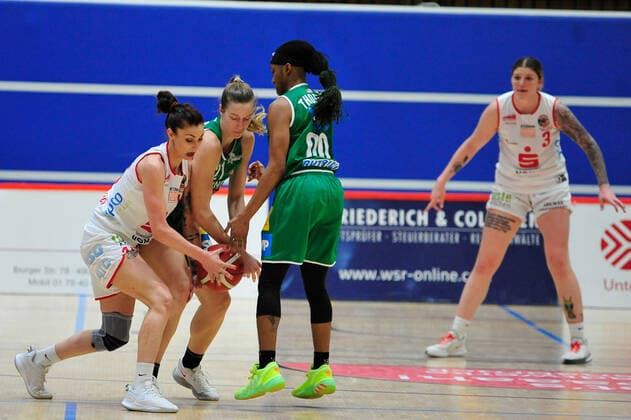 Basketball DBBL 21 Matchday GiroLive Panthers Osnabrück Rutronik Stars Keltern on 07 03 2021 in the OSC Hall in Osnabrück Milica Cuic Osnabrück in a duel with Alexandria Elisabeth Kiss Rusk Keltern BK