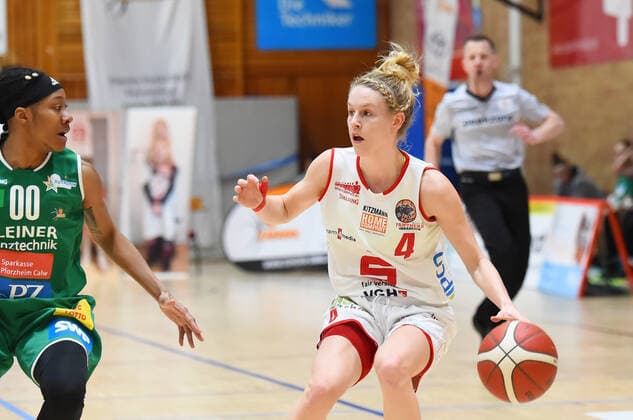 Basketball Toyota 1 DBBL, 21 Matchday, GiroLive Panthers Osnabrück vs Rutronik Stars Keltern on 07 03 2021 at OSC Halle in Osnabrueck Jasmine Thomas Rutronik Stars Keltern and Melina Knopp GiroLive Panthers Osnabrueck in duel Osnabrueck OSC Halle Lower Saxony Germany