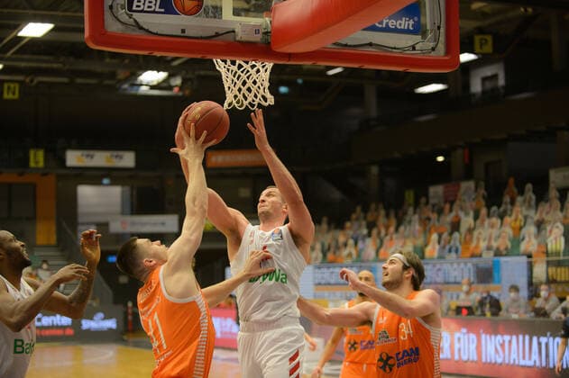 Will VORHEES 41 Rasta Vechta , Paul ZIPSER 16 FC Bayern Munich Rasta Vechta vs FC Bayern Munich, basketball, easyCredit BBL Bundesliga, 07 03 2021, 22 matchday, season 2020 2021 throws, throw, basket throw, action Rasta Vechta vs FC Bayern Munich, basketball, easyCredit BBL Bundesliga, 07 03 2021, 22 matchday, season 2020 2021 Vechta Copyright: xErikxHillmer EIBNERx EP_ehr